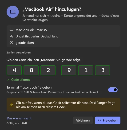 Ein vertrautes Gerät gibt ein neues Gerät frei: Ort, Zeit und der eingetippte Code