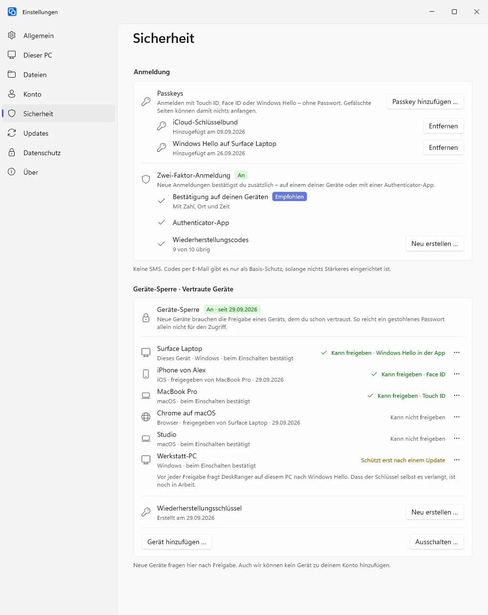 Einstellungen „Sicherheit“ mit Passkeys, Zwei-Faktor-Anmeldung und den vertrauten Geräten der Geräte-Sperre
